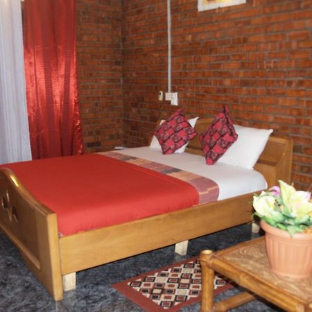 Joy Family Lodge Amasaman Екстериор снимка