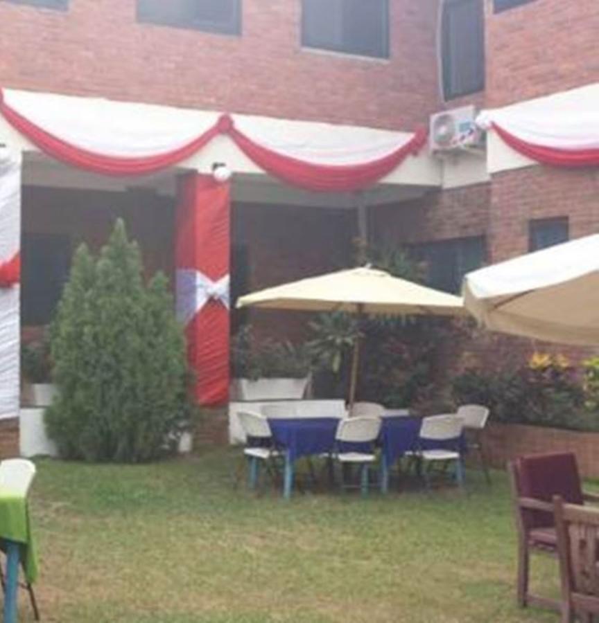 Joy Family Lodge Amasaman Екстериор снимка
