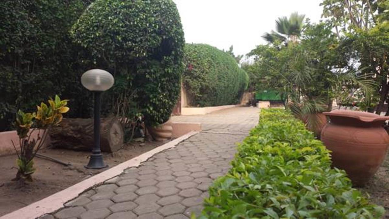 Joy Family Lodge Amasaman Екстериор снимка