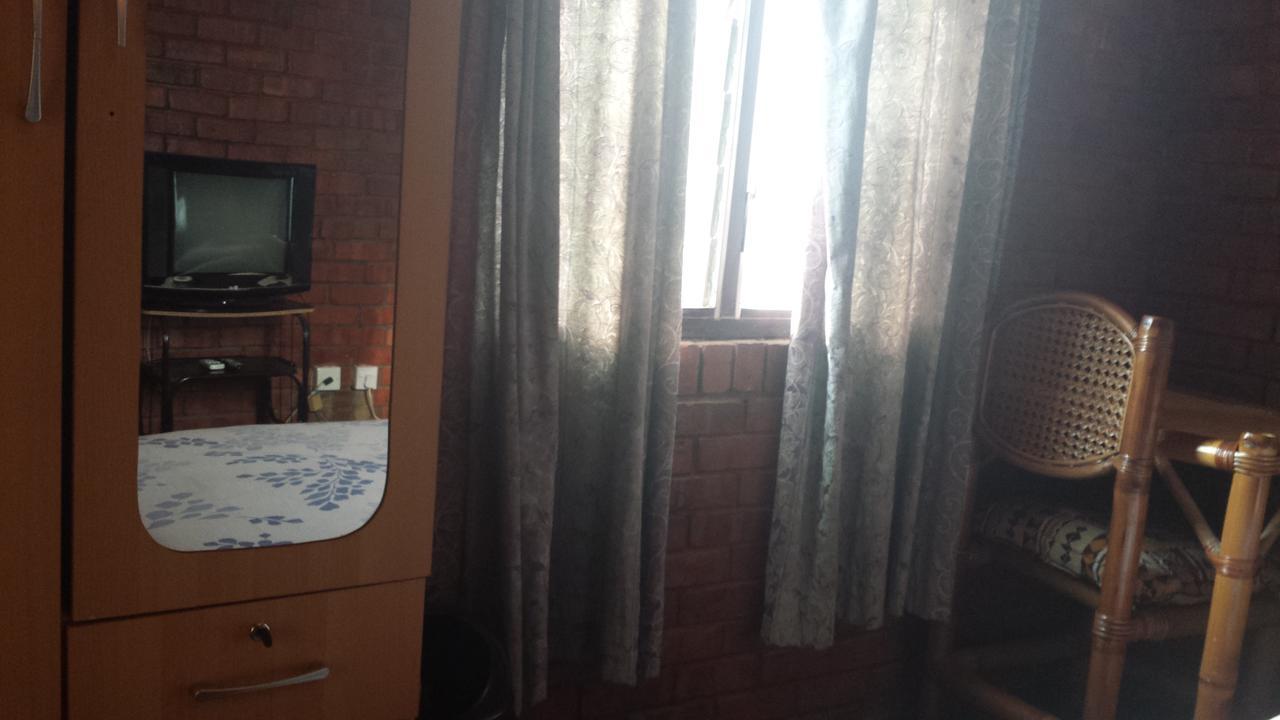 Joy Family Lodge Amasaman Стая снимка