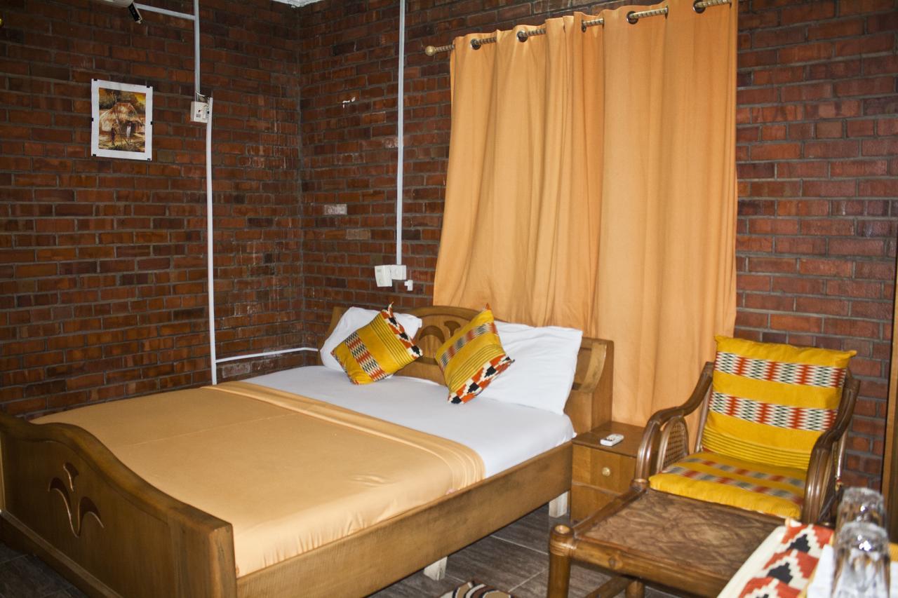 Joy Family Lodge Amasaman Екстериор снимка