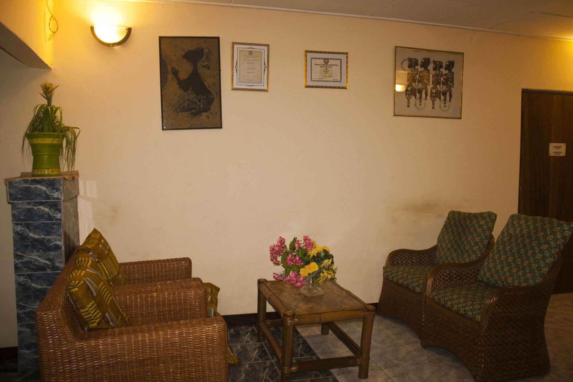 Joy Family Lodge Amasaman Екстериор снимка