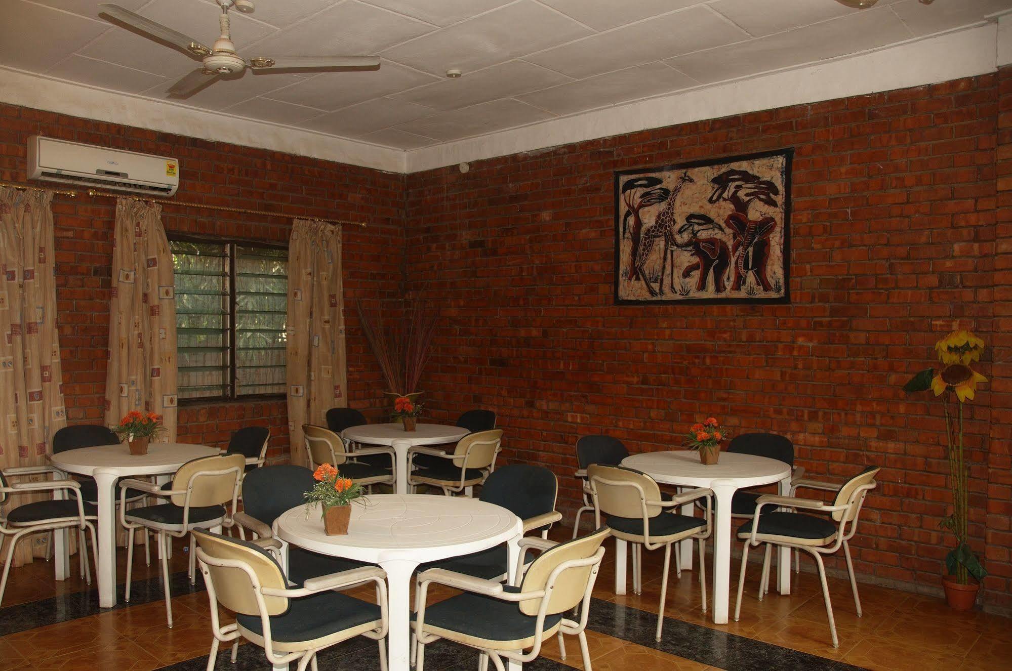 Joy Family Lodge Amasaman Екстериор снимка