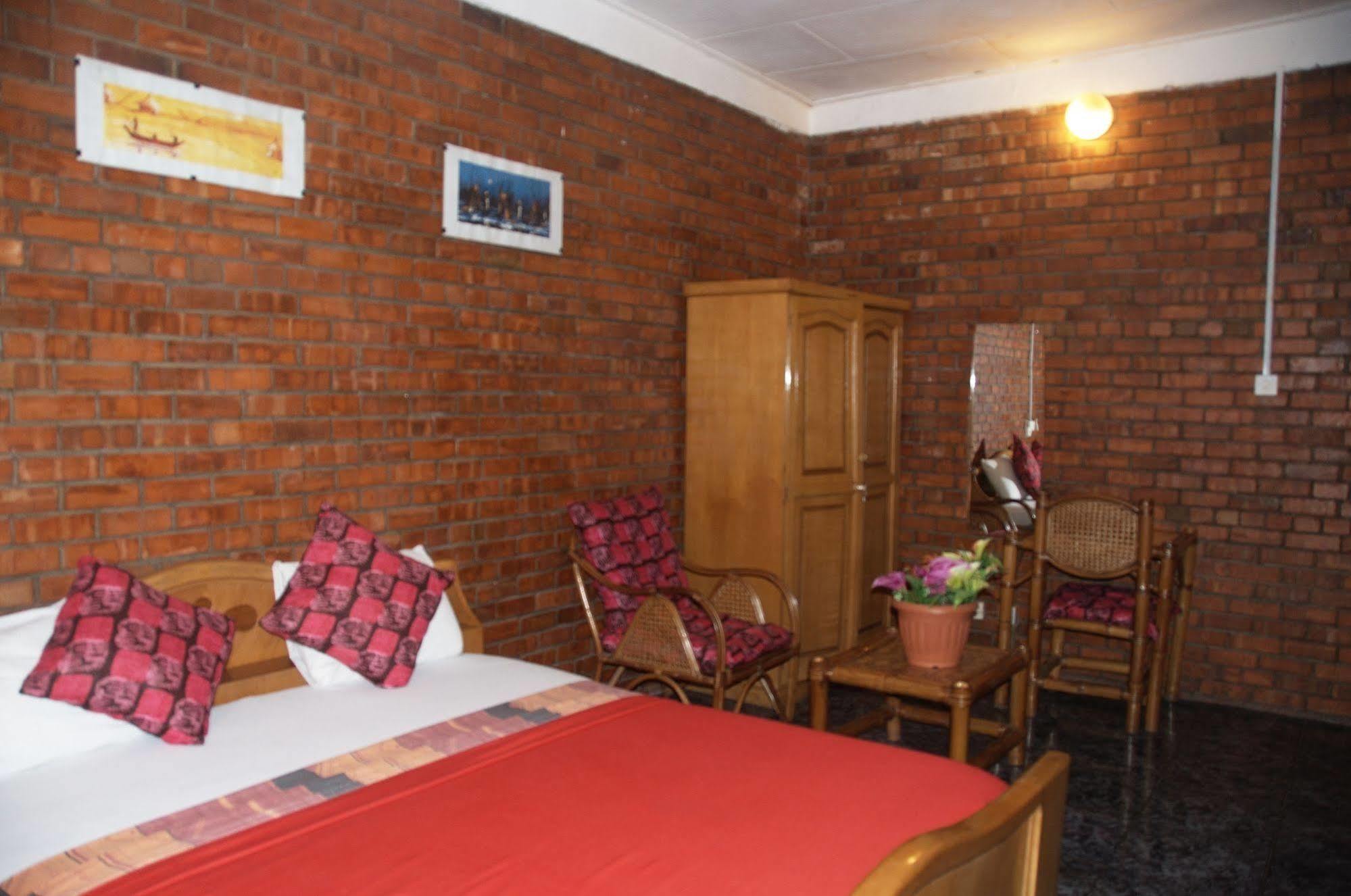 Joy Family Lodge Amasaman Екстериор снимка