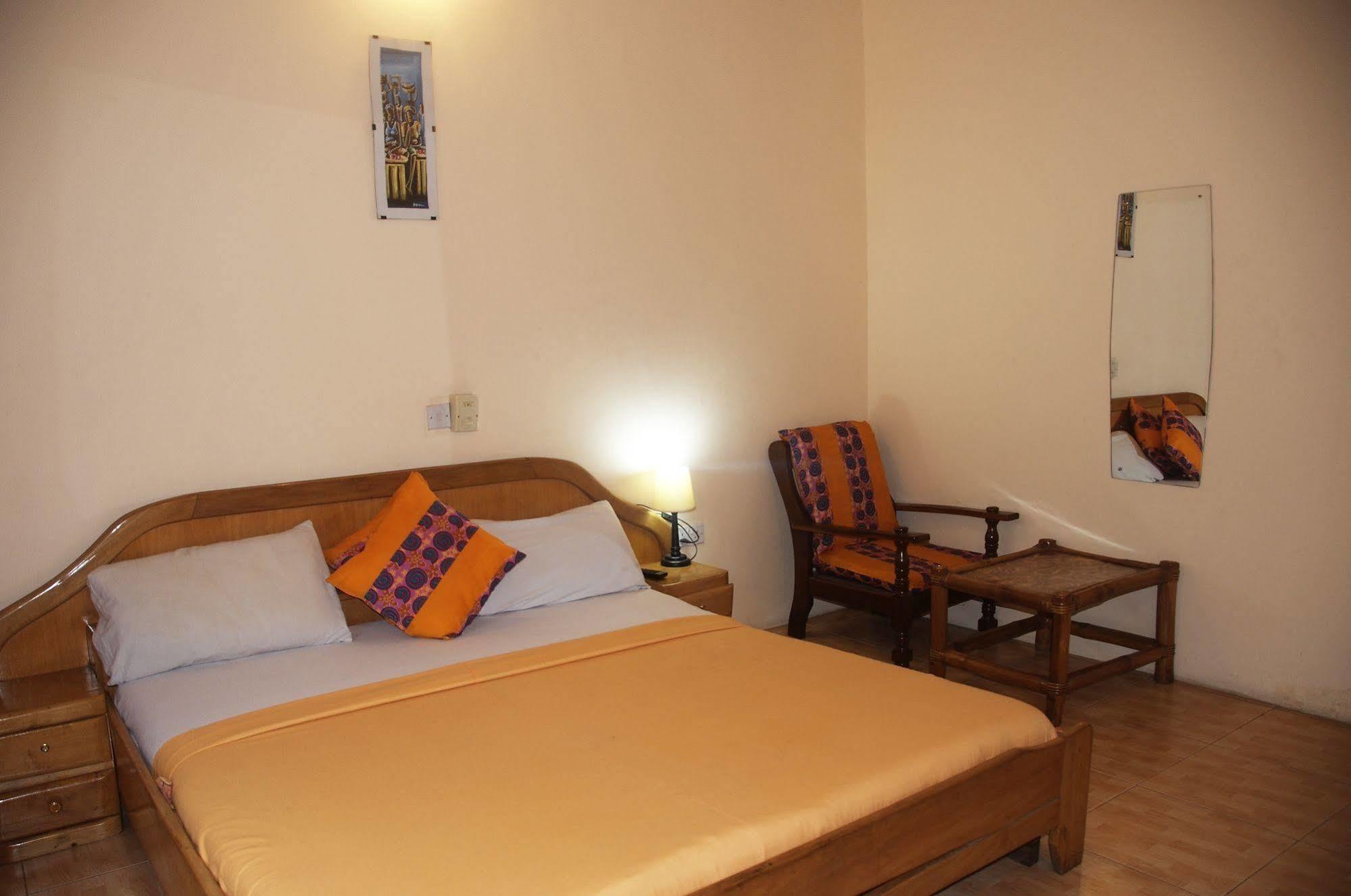Joy Family Lodge Amasaman Екстериор снимка