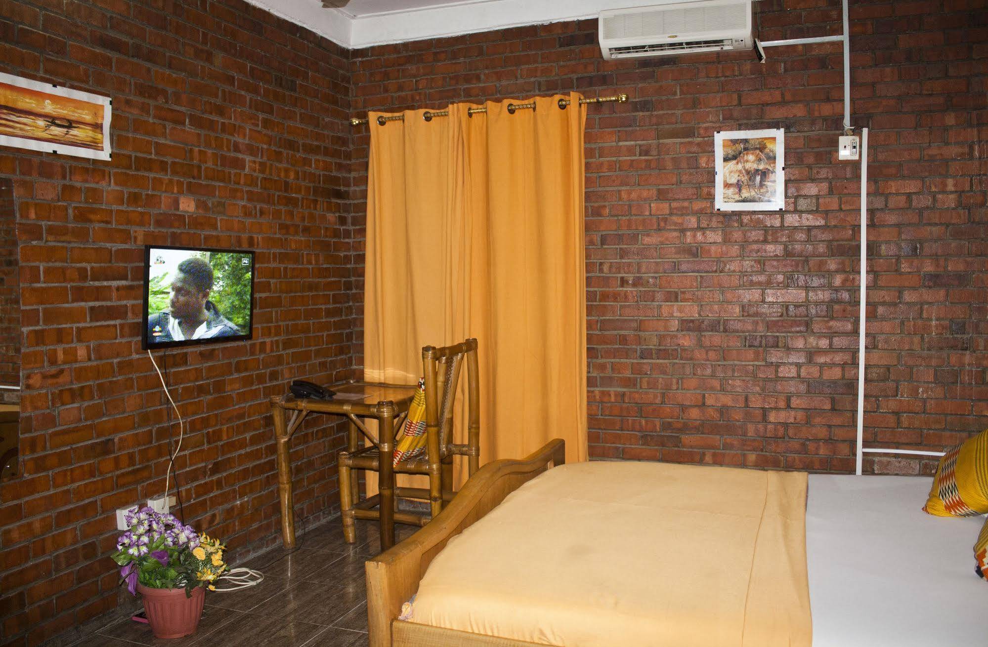 Joy Family Lodge Amasaman Екстериор снимка