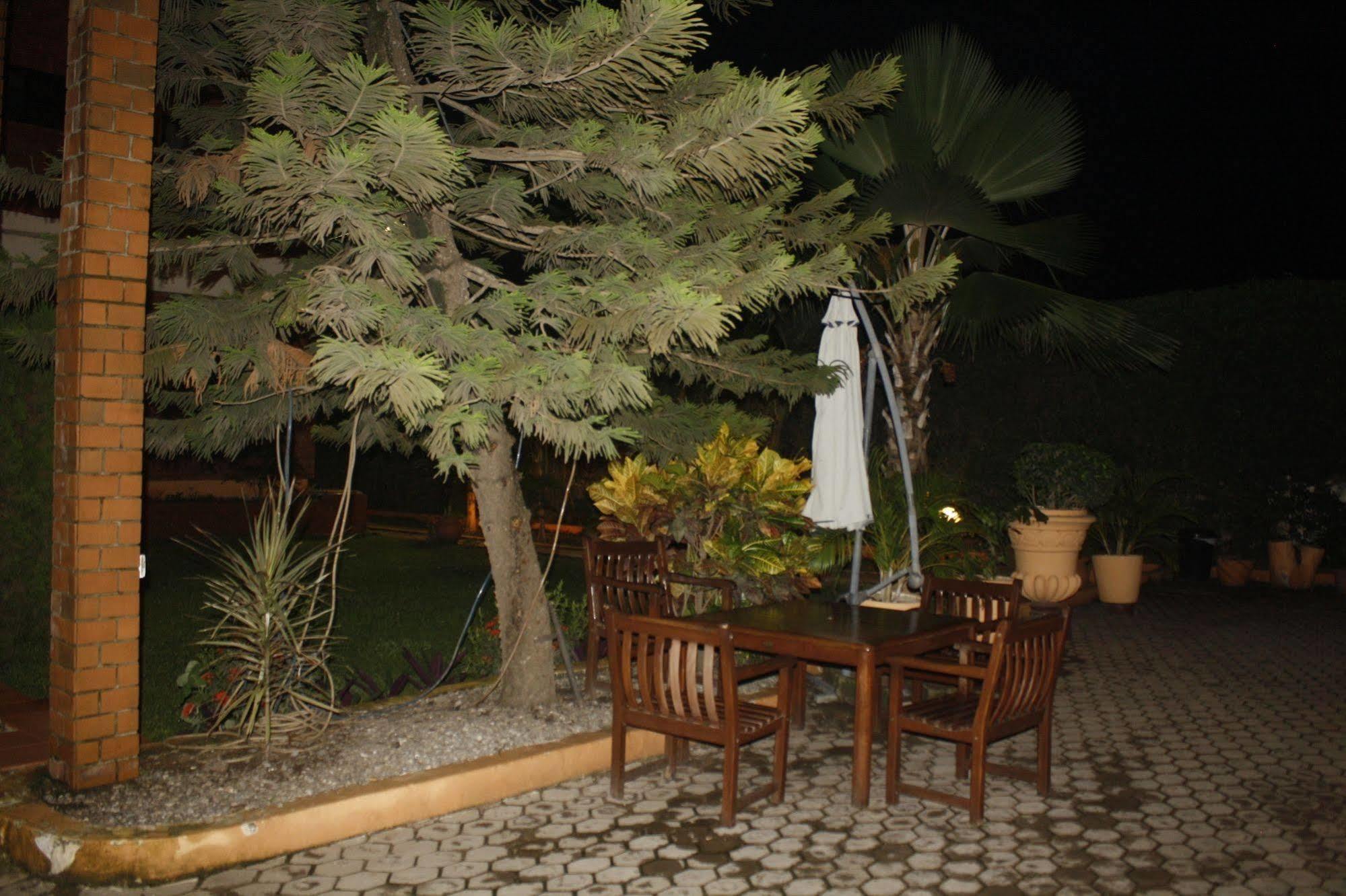 Joy Family Lodge Amasaman Екстериор снимка