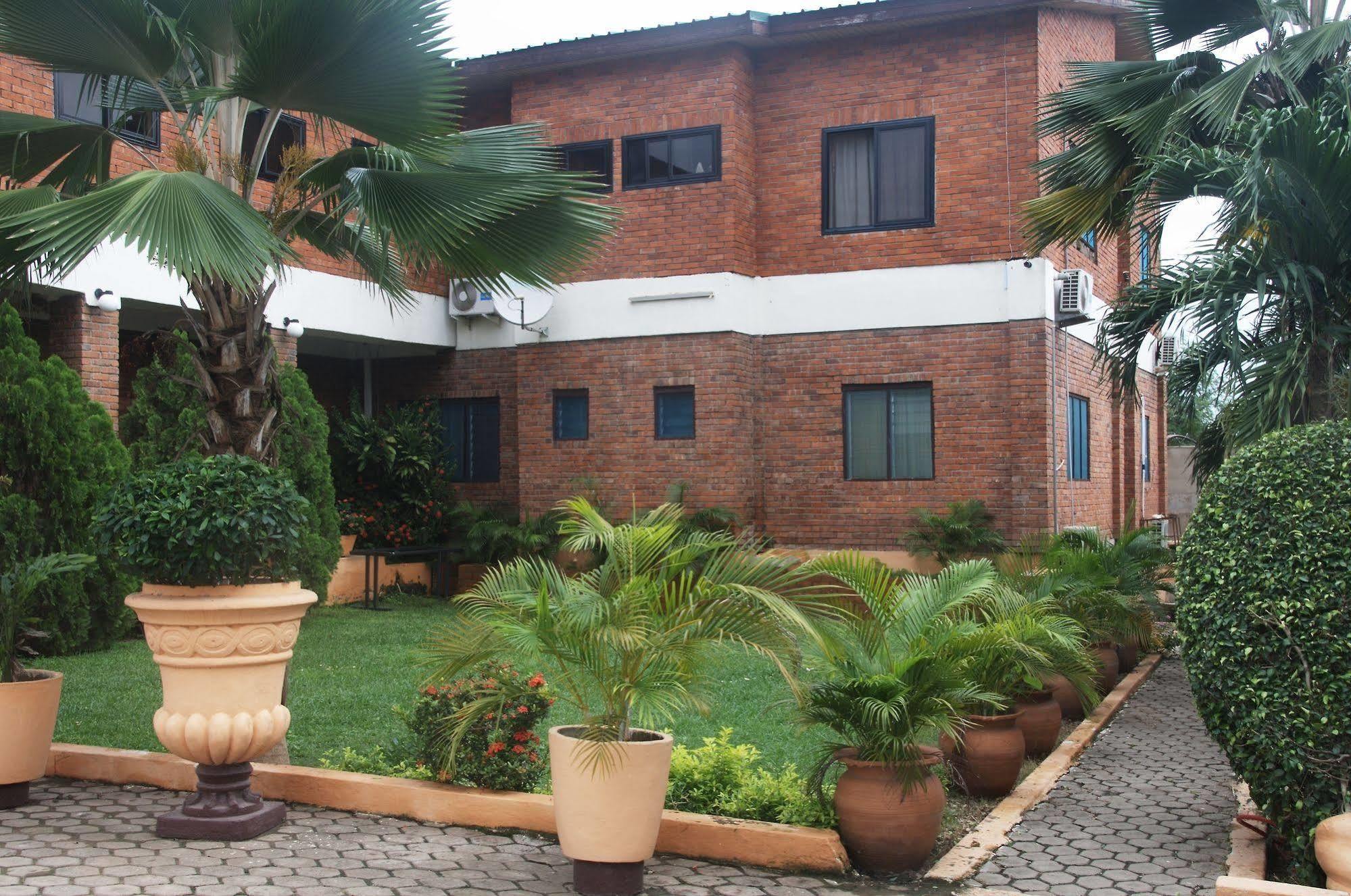 Joy Family Lodge Amasaman Екстериор снимка