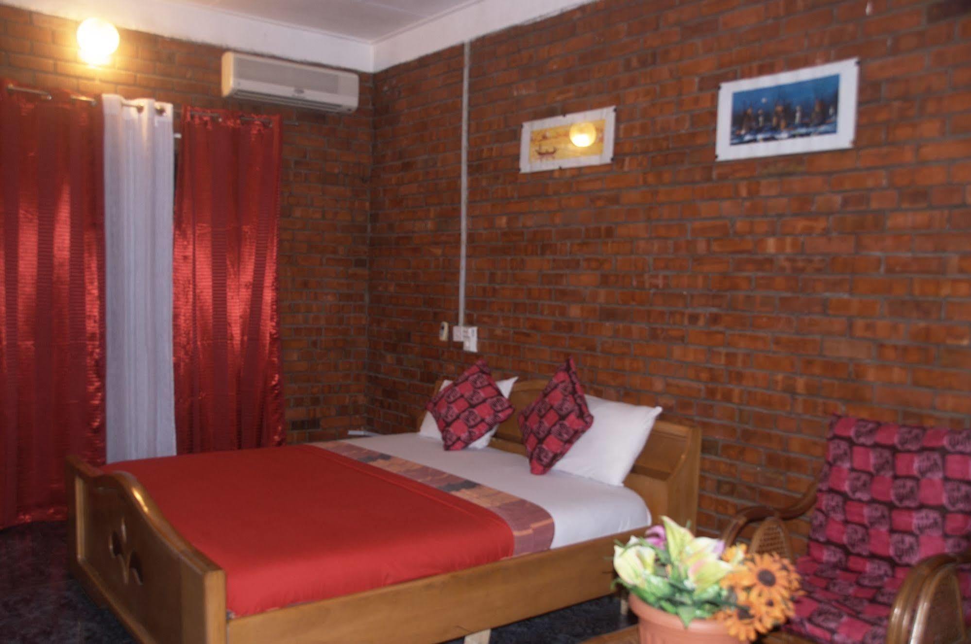 Joy Family Lodge Amasaman Екстериор снимка
