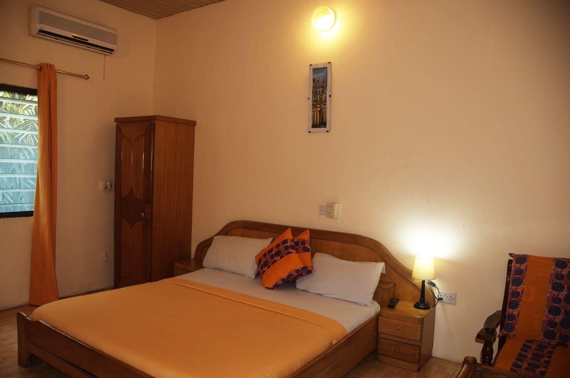 Joy Family Lodge Amasaman Екстериор снимка