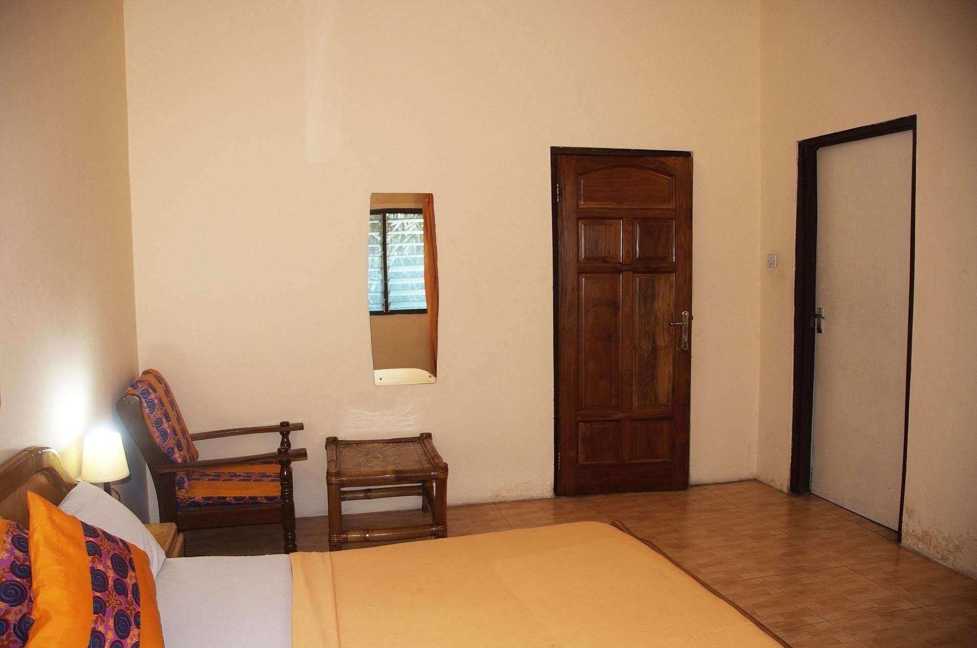 Joy Family Lodge Amasaman Екстериор снимка