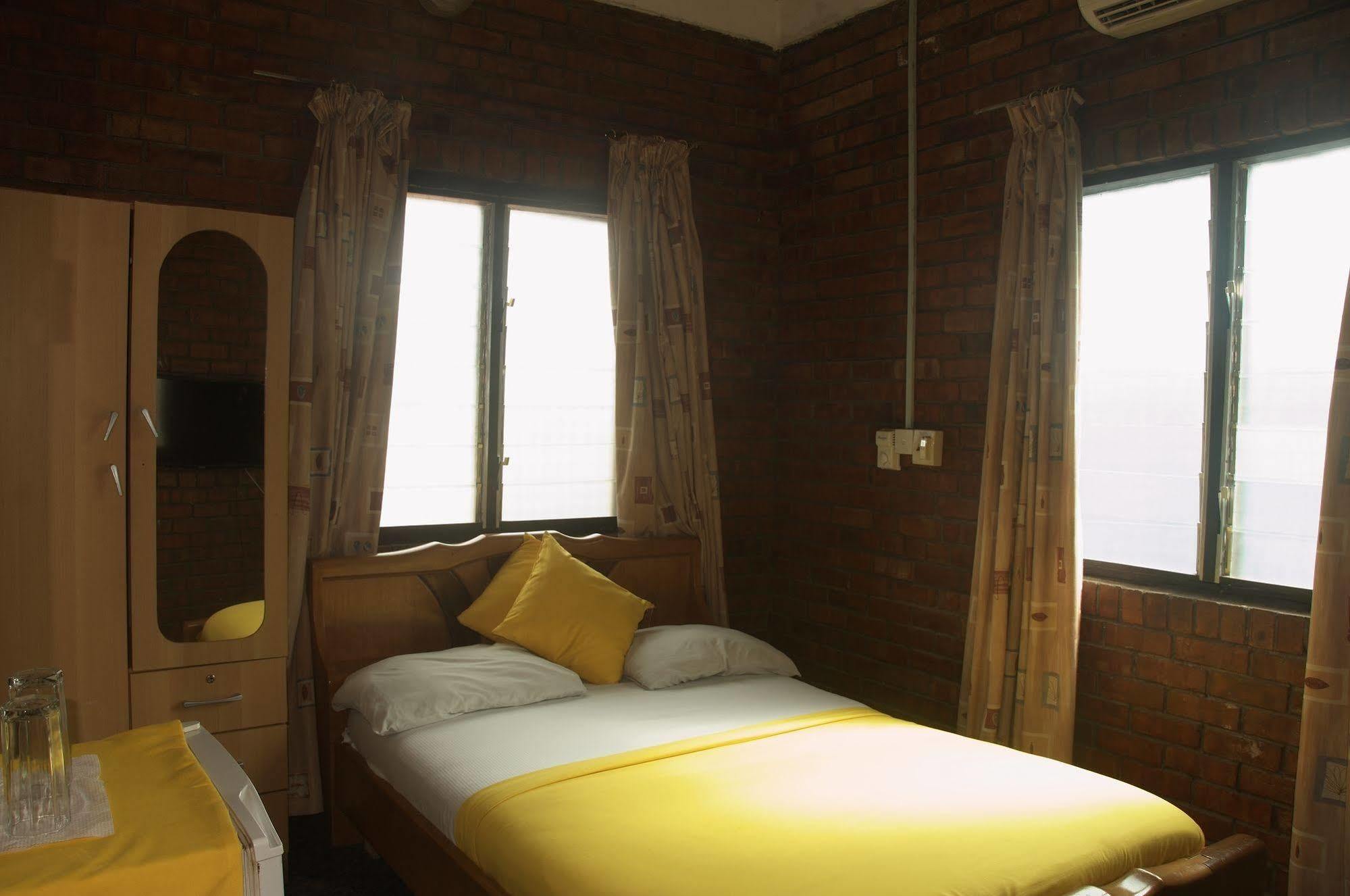 Joy Family Lodge Amasaman Екстериор снимка