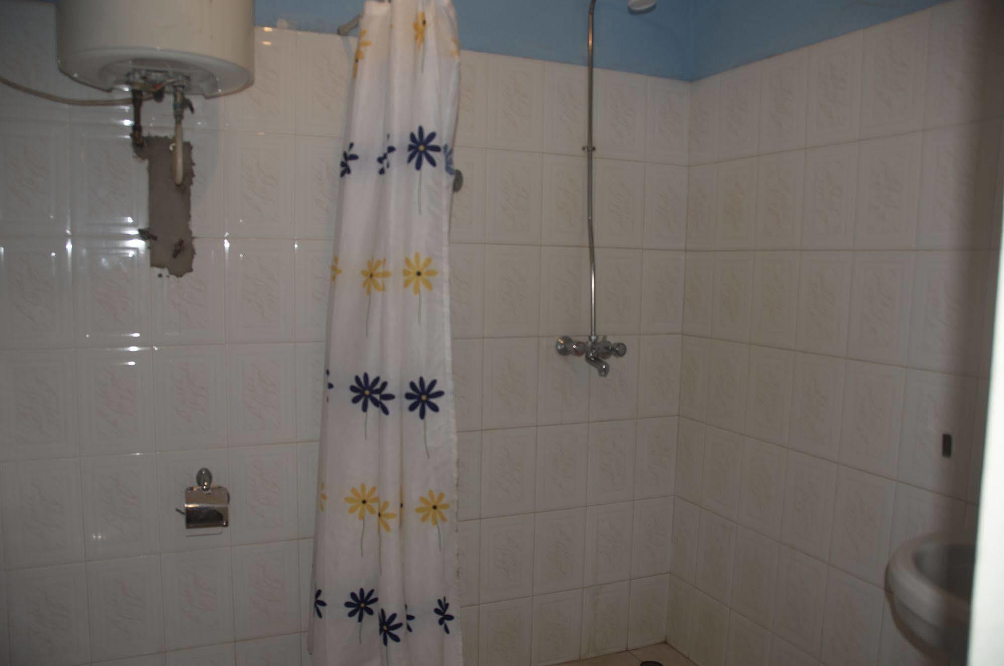Joy Family Lodge Amasaman Екстериор снимка