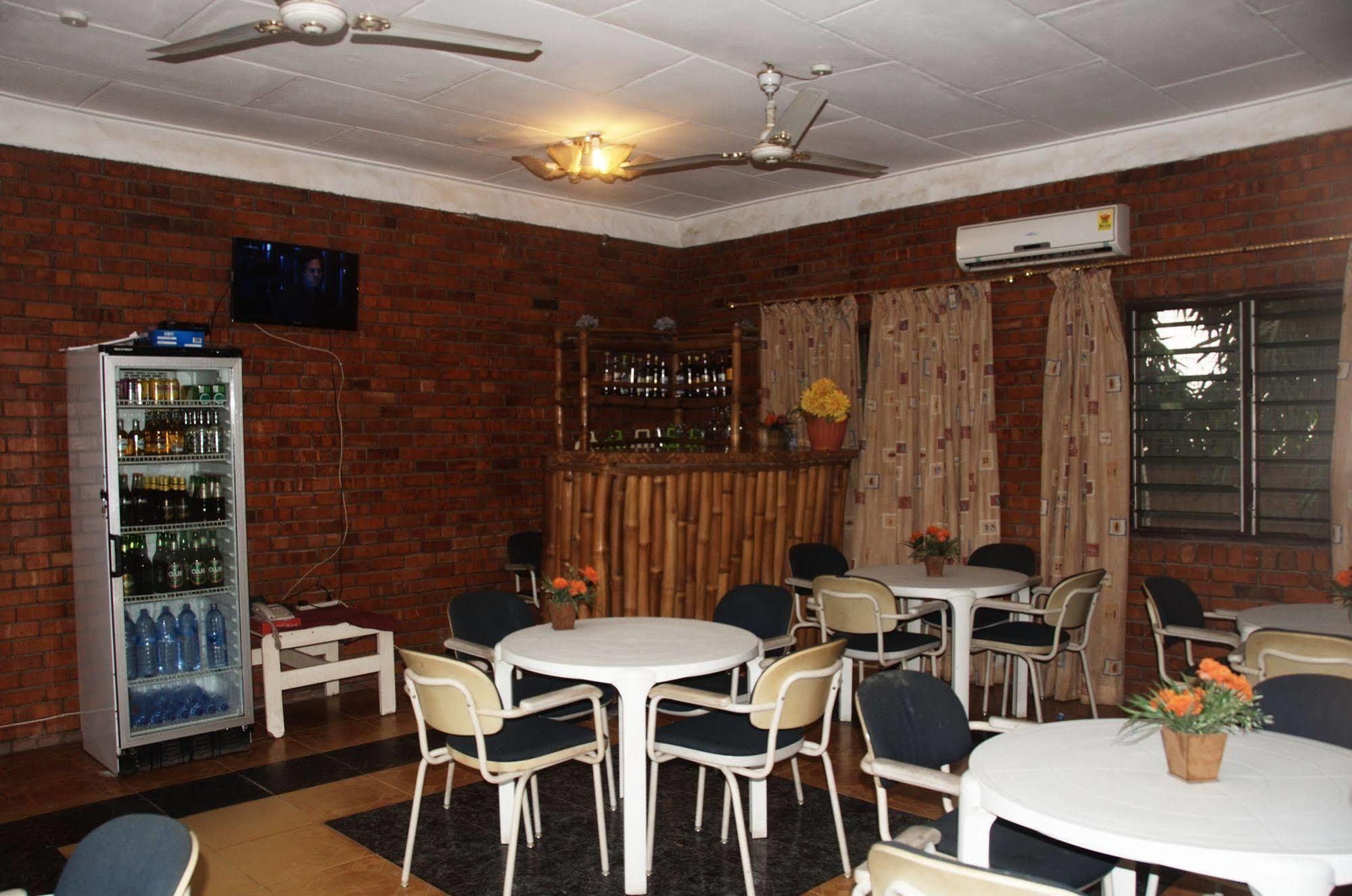 Joy Family Lodge Amasaman Екстериор снимка