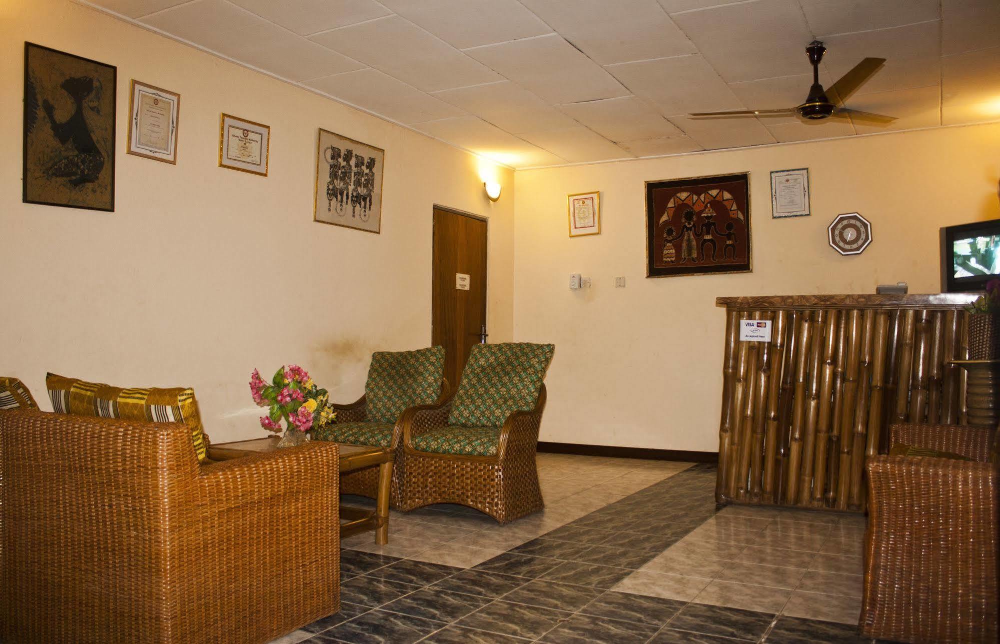 Joy Family Lodge Amasaman Екстериор снимка